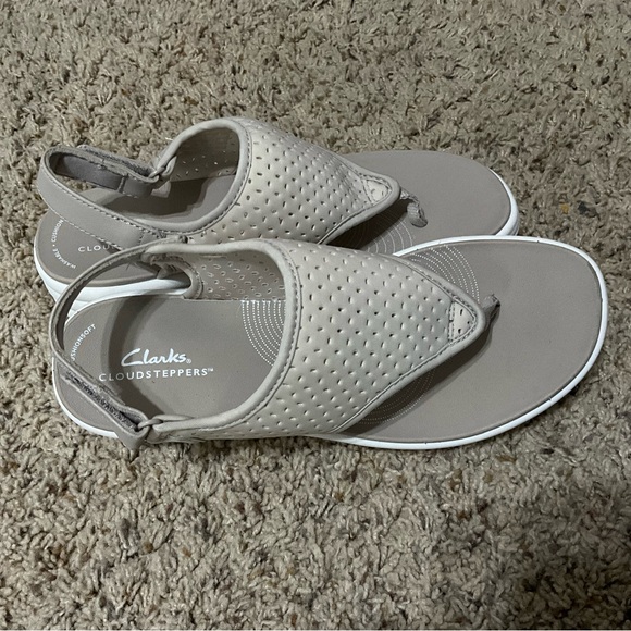 Clarks Women's grey Sandals womens Sise 8 - Picture 12 of 13